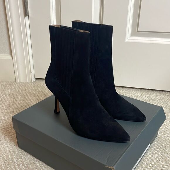 NIB Ann Taylor Chelsea Suede Bootie - Picture 4 of 7